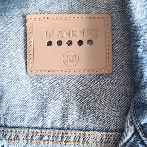 Blank NYC Distressed Blue Denim Cropped Frayed Hem Jean Jacket Size XS - Picture 9 of 16